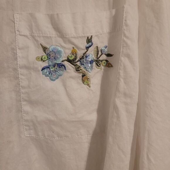 Beautiful floral embroidered and sequin cut out top - Picture 3 of 11